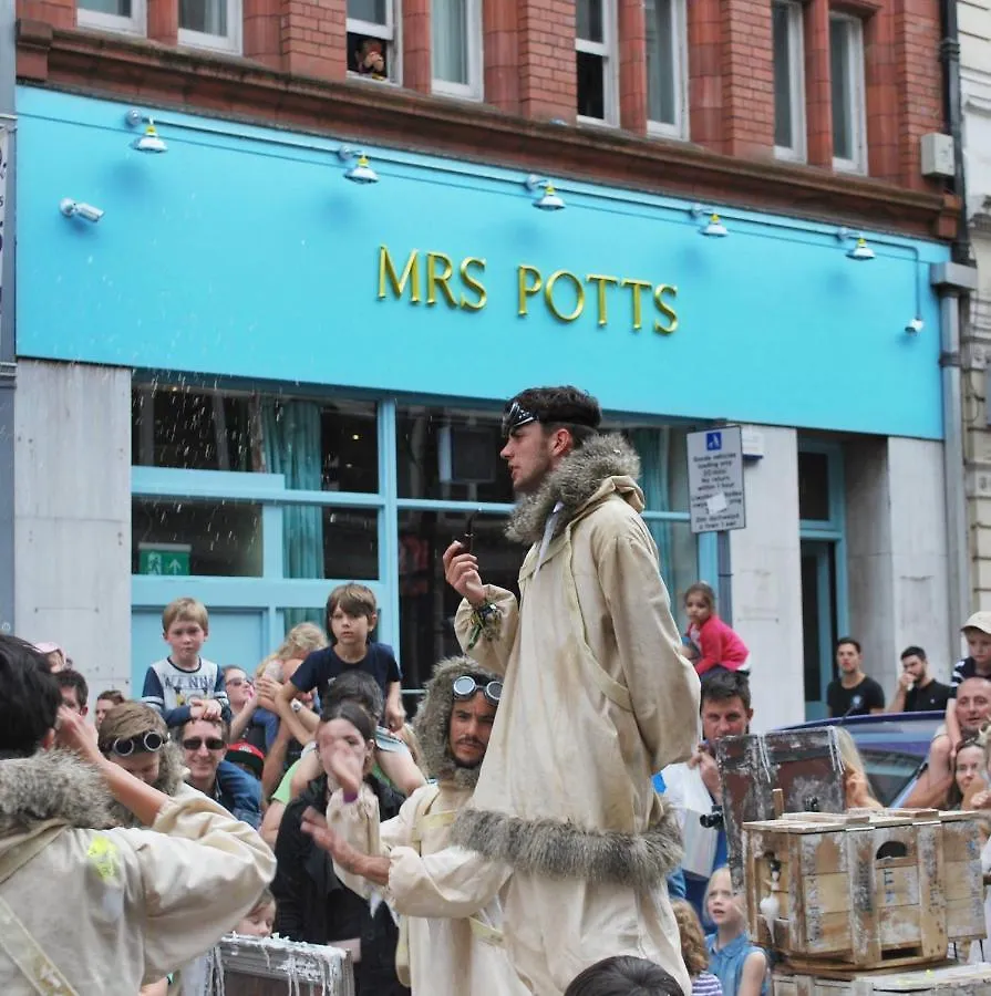 Mrs Potts Vandrarhem Cardiff